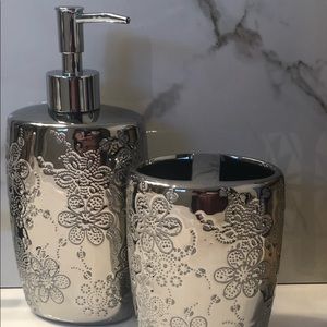 New Bathroom Soap dispenser and toothbrush holder Silver.
